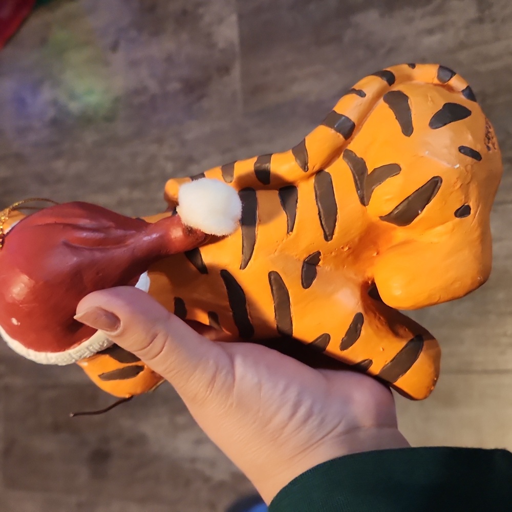 Disney Classic Tigger Christmas Figurine - Picture 2 of 4